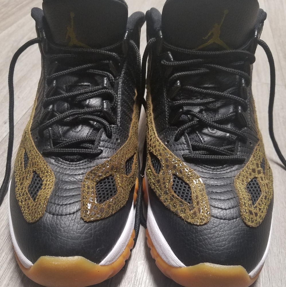 Air Jordan 11 IE Green Size 11